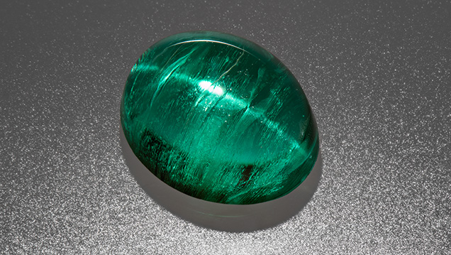 This 2.73 ct Gilson synthetic emerald cabochon displays a sharp “cat’s-eye” phenomenon.